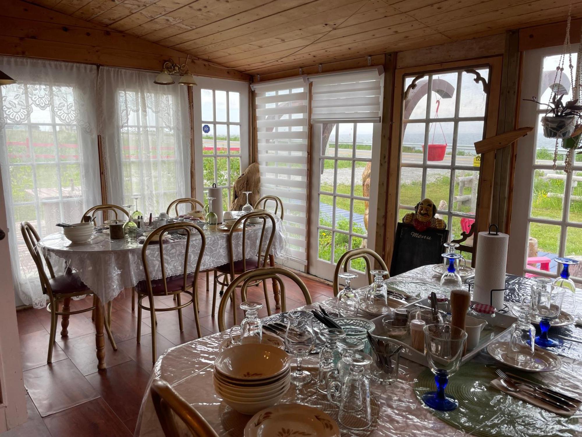 Gite La Belle Forillonne Chambre Bleu Ciel Gaspé Buitenkant foto